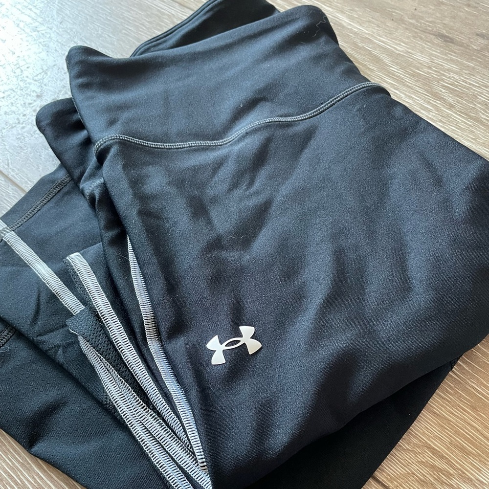 Large Under Armour compression Heatgear leggings
